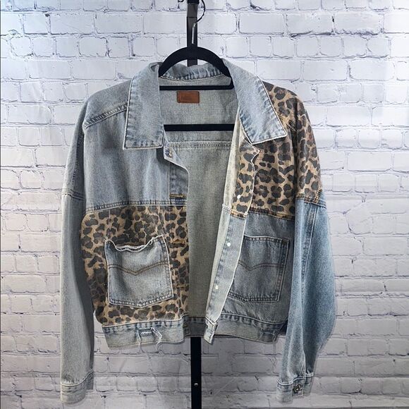 ✨ POL Oversized Denim Jacket with Leopard Print Patches – Size S - Picture 1 of 4